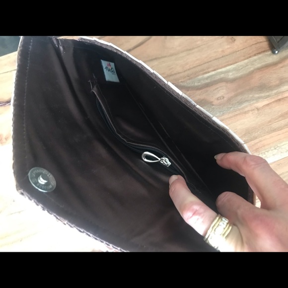 Mod by Design Shell Clutch. - Picture 5 of 6